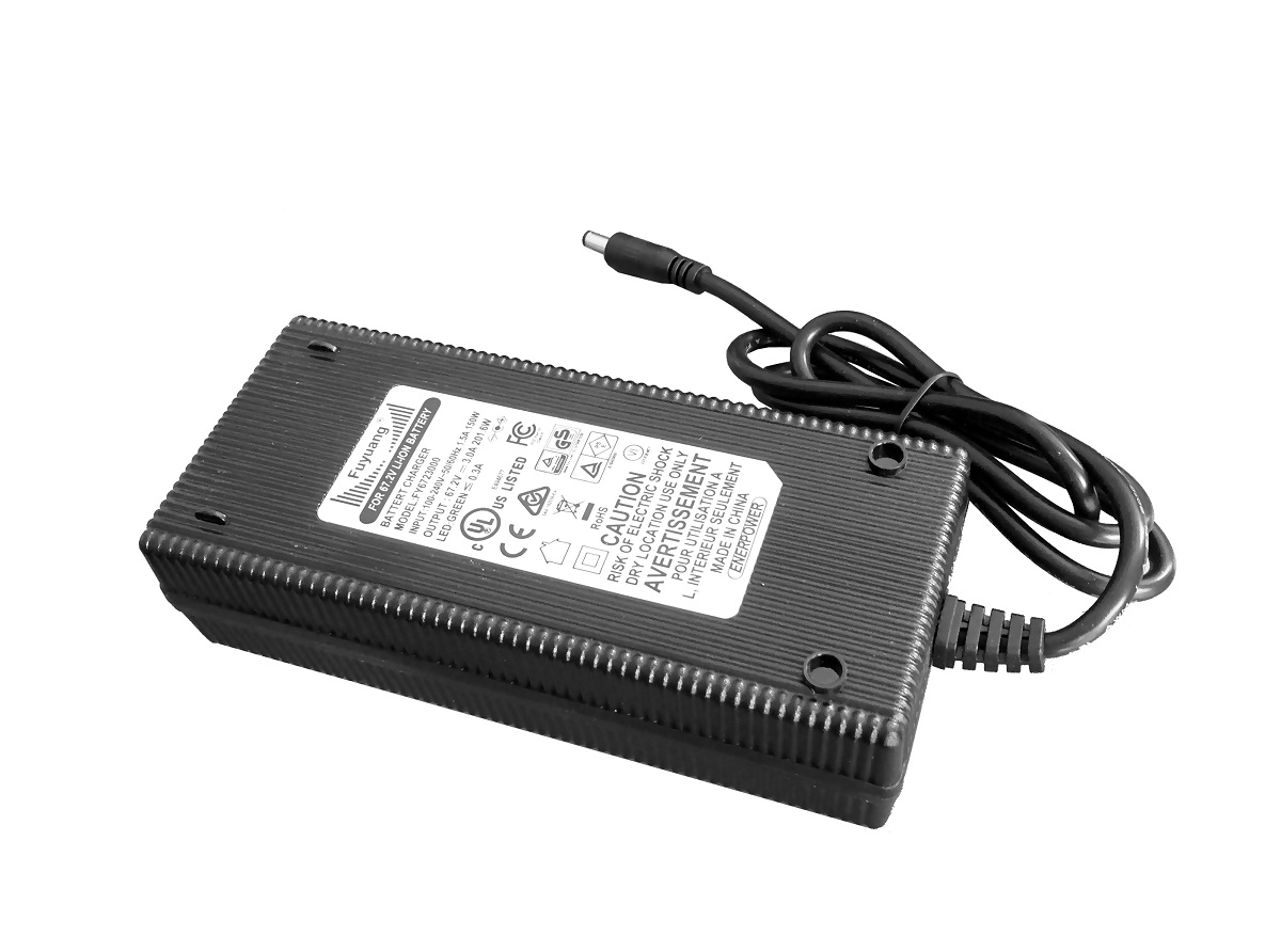 Ladegerät 67,2V für Li-Ion-Akkus 60V 3A 210W