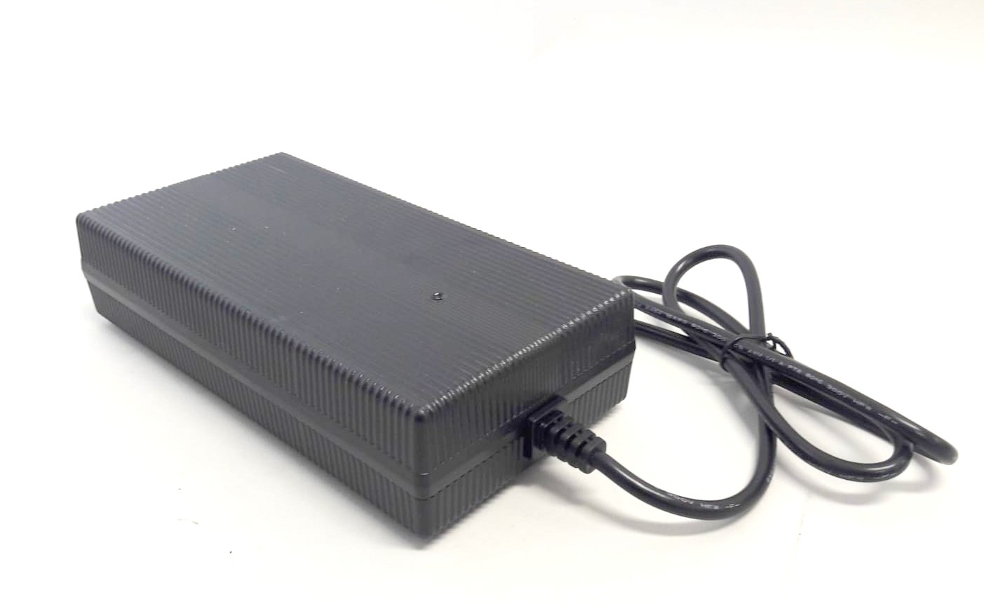 Enerpower Ladegerät 53,3V Cycle Life 5A (275 Watt) XLR-3 