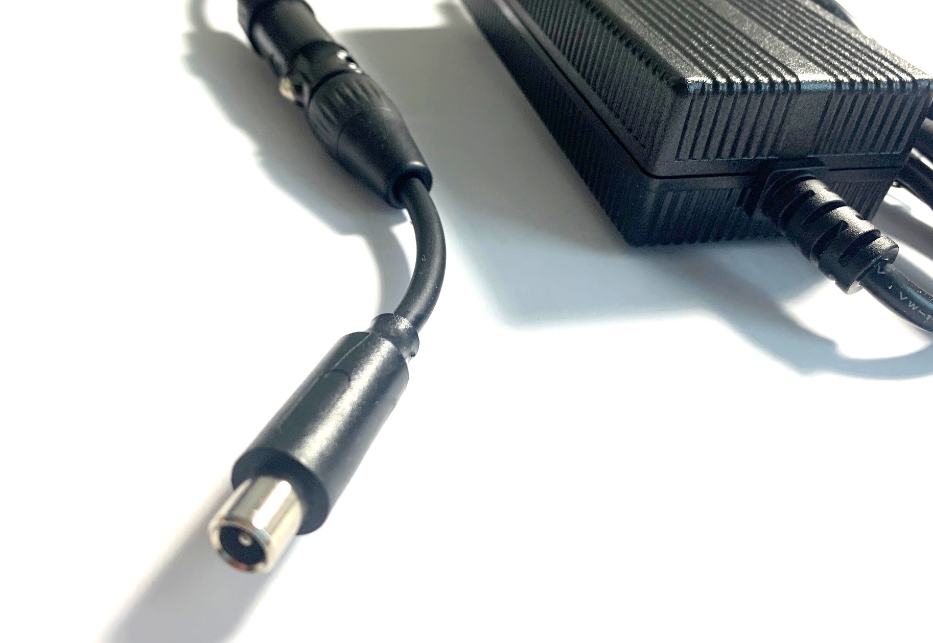 2A DC-DC  12V-24V Ladegerät (42V) für KickScooter ES4 / F20D / F25E DC+   