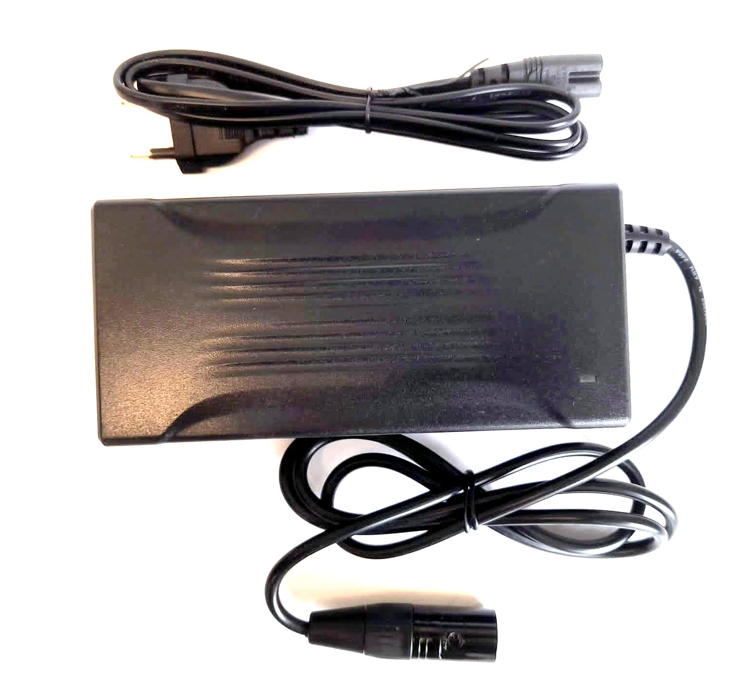 5A Ladegerät C150 28,8V 150 Watt für 24V LiFePo4 Akkus XLR-3