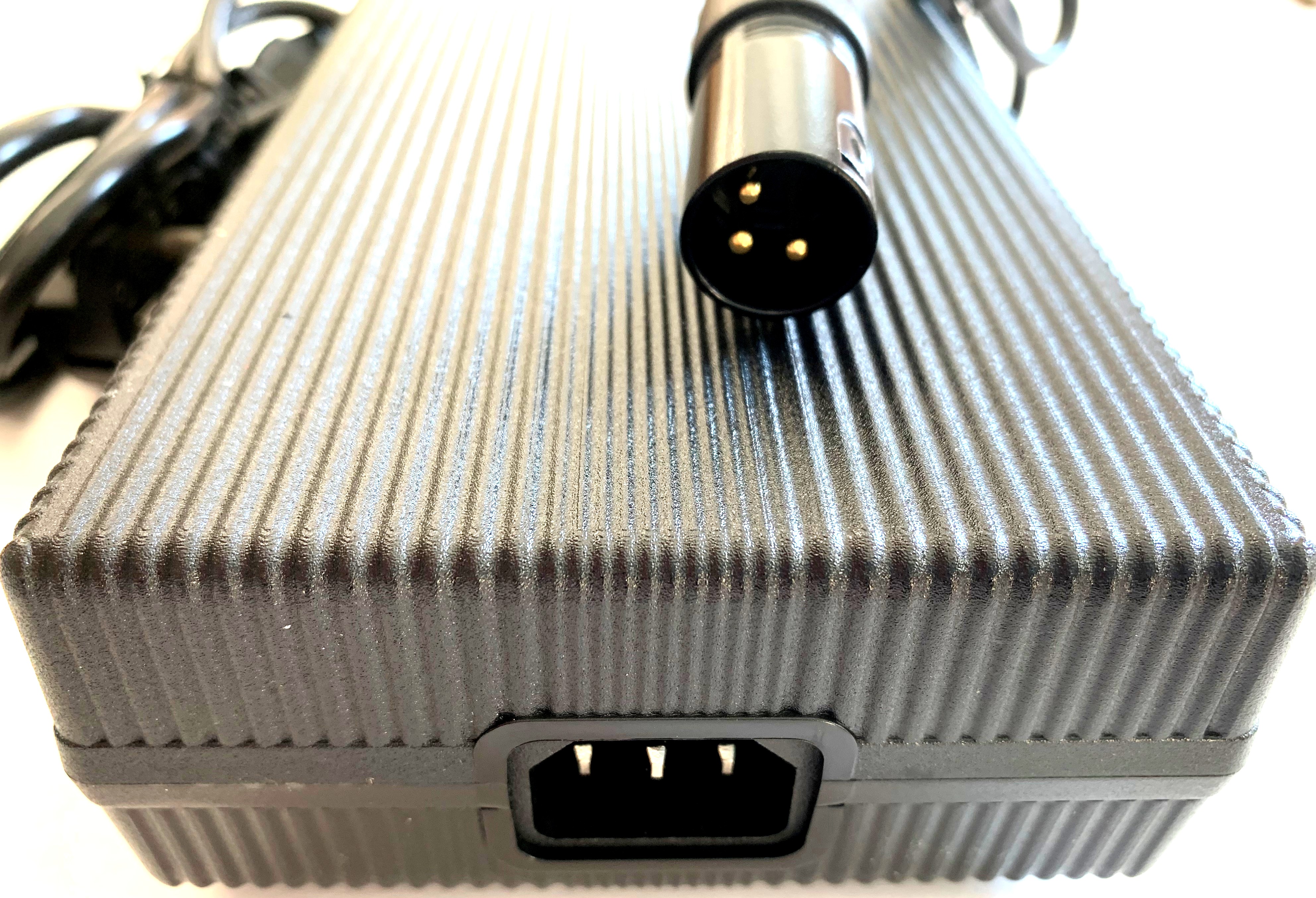 Enerpower Ladegerät 53,3V Cycle Life 5A (275 Watt) XLR-3 