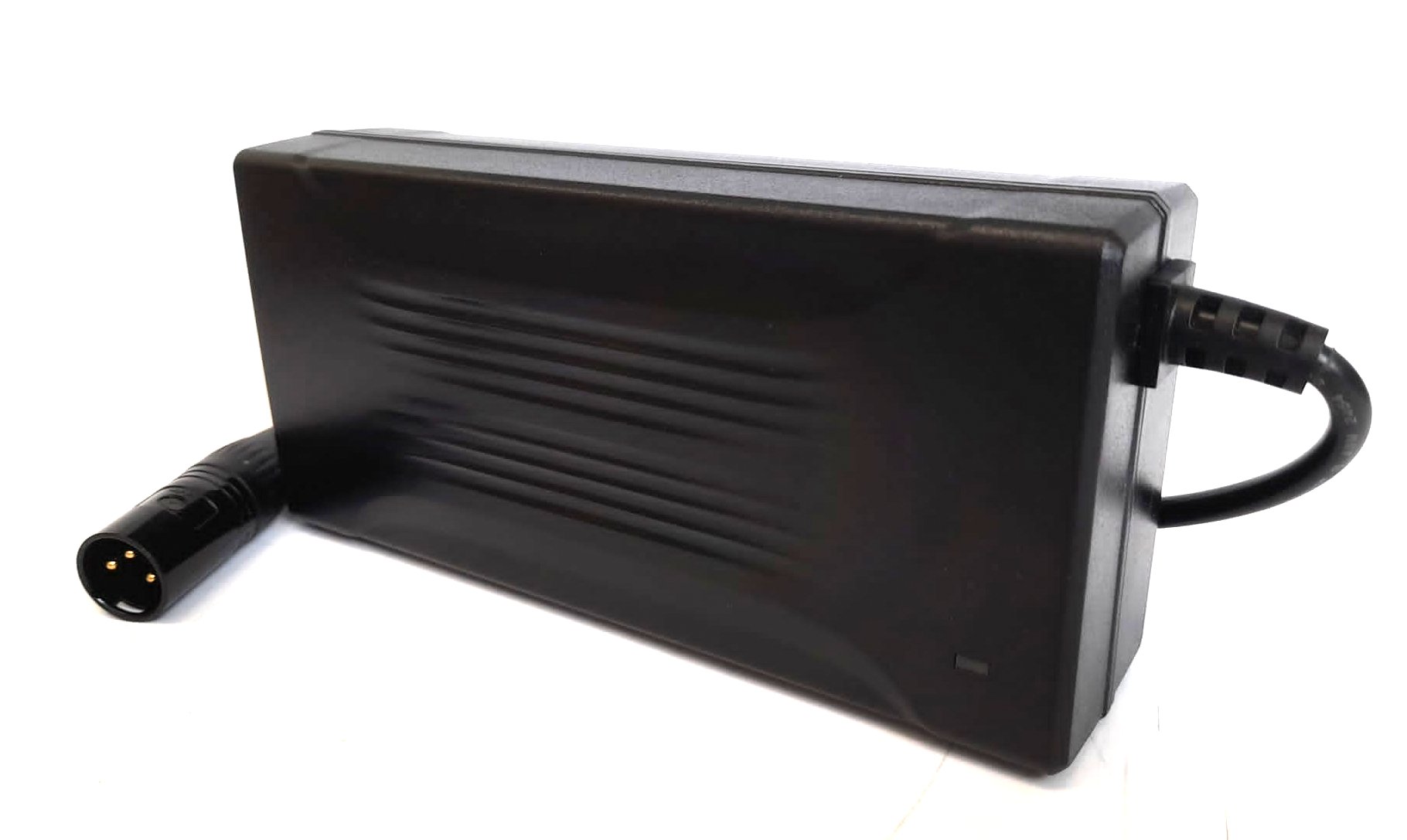 5A Ladegerät C150 28,8V 150 Watt für 24V LiFePo4 Akkus XLR-3