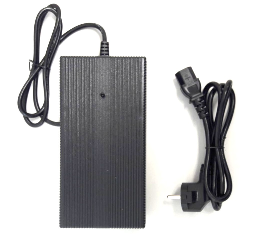 Enerpower Ladegerät 53,3V Cycle Life 5A (275 Watt) XLR-3 